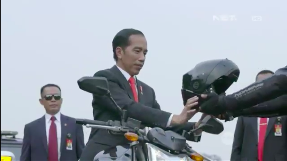 Indonesian President Performs Stunts And Rides Motorbike in EPIC Opening ASEAN Games Video - WORLD OF BUZZ 2