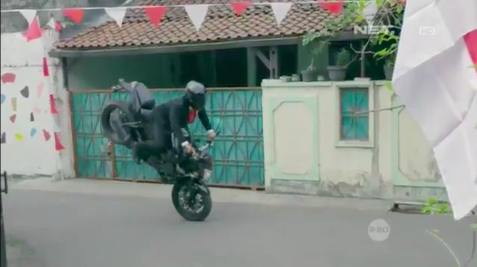 Indonesian President Performs Stunts And Rides Motorbike in EPIC Opening ASEAN Games Video - WORLD OF BUZZ 6