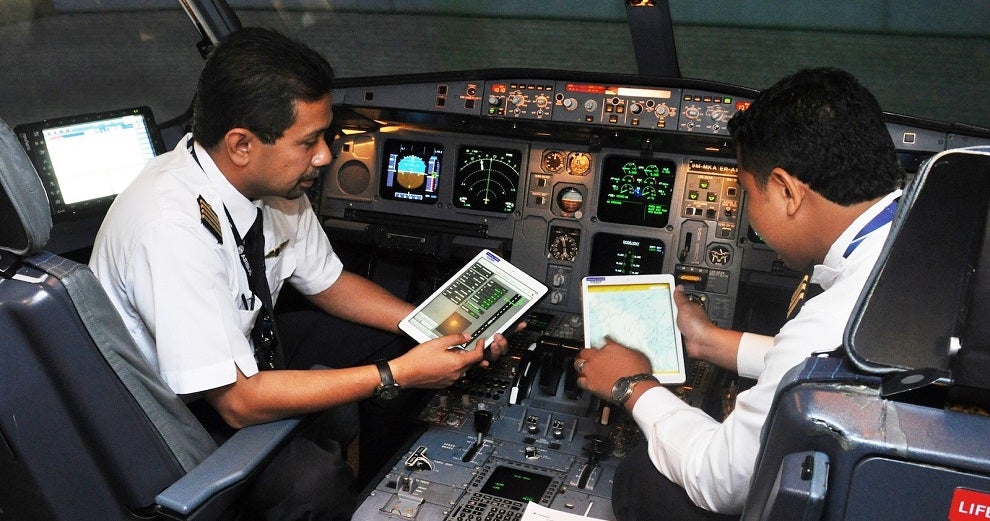 Job Vacancy: Malaysian Airlines is Currently Looking For 150 Pilots - WORLD OF BUZZ 2