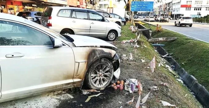 Luxury Car Damaged After Owner Unknowingly Parked  At The Spot Where Joss Paper Was Burning - World Of Buzz