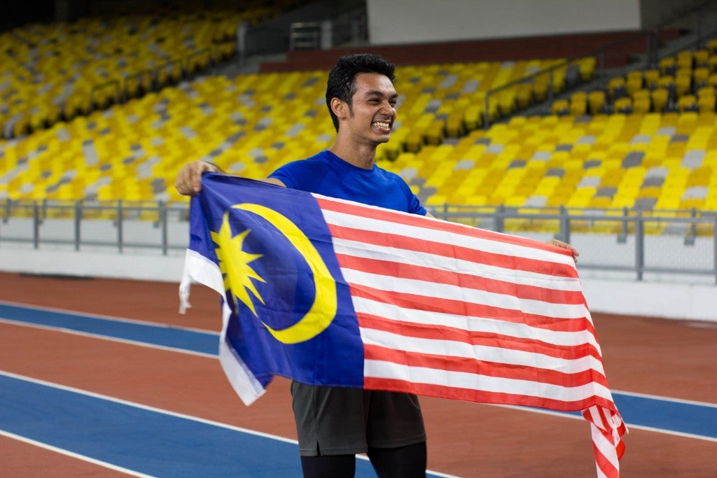 Meet Alvin Netto, The Malaysia Who Ran Backwards to Raise Fund For Charity - WORLD OF BUZZ 9