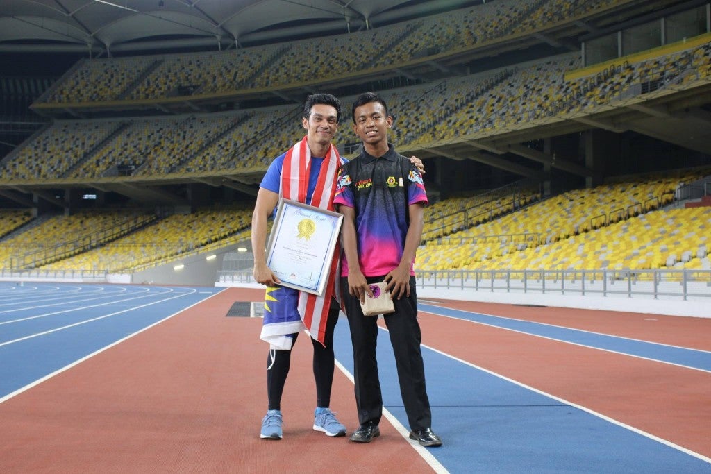 Meet Alvin Netto, The Malaysia Who Ran Backwards to Raise Fund For Charity - WORLD OF BUZZ 6