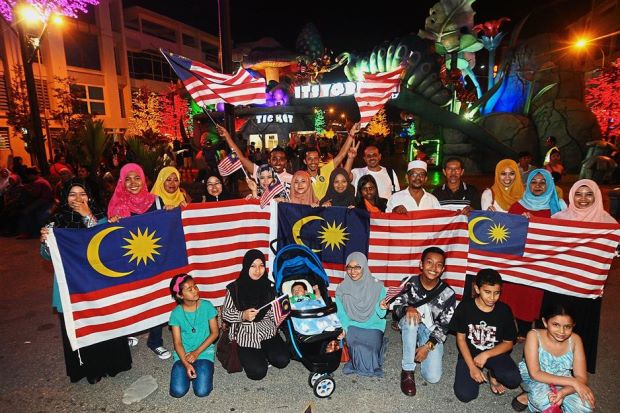 Najib is Hosting a 1Malaysia Picnic For His Supporters at the Tun Razak Memorial Tomorrow - WORLD OF BUZZ 2