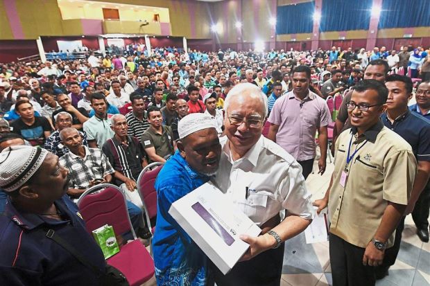 Najib: Why Is Ph Government Punishing The Poor? - World Of Buzz
