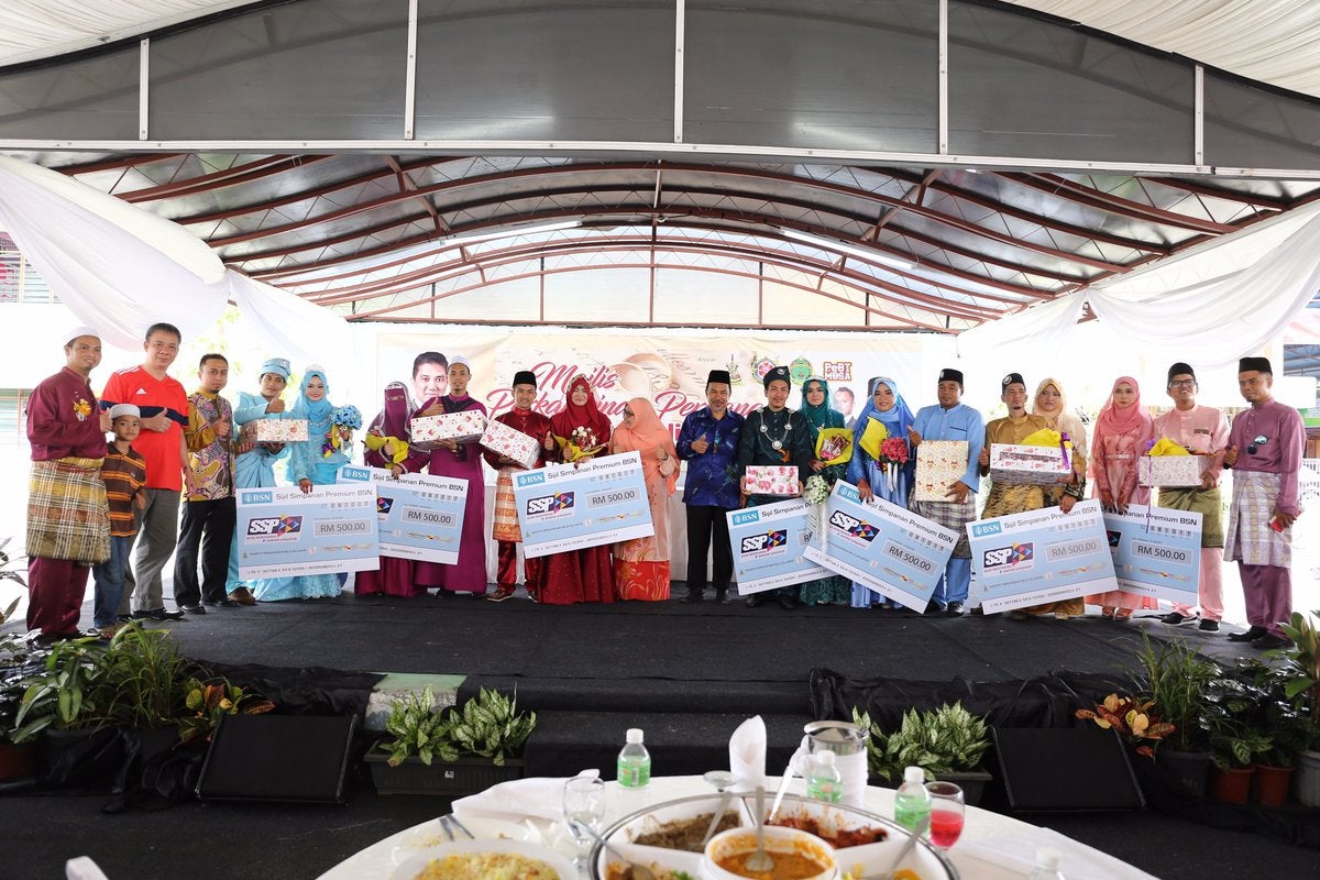 Selangor Govt is Giving RM1,000 to M'sians Who Marry Before 35 Years Old! - WORLD OF BUZZ 1