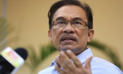 &Quot;That'S Not Me,&Quot; Anwar Says Of Viral Audio Clips Allegedly Making Negative Comments About Azmin Ali - World Of Buzz 1