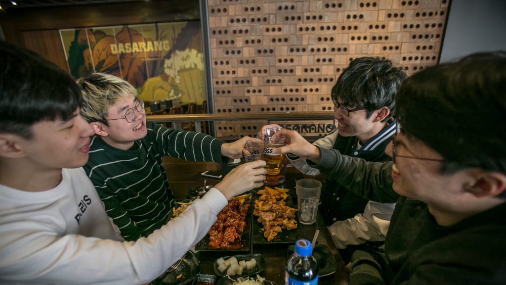 Malaysia's "Yam Seng" and How 4 Other Countries Say "Cheers!" WORLD