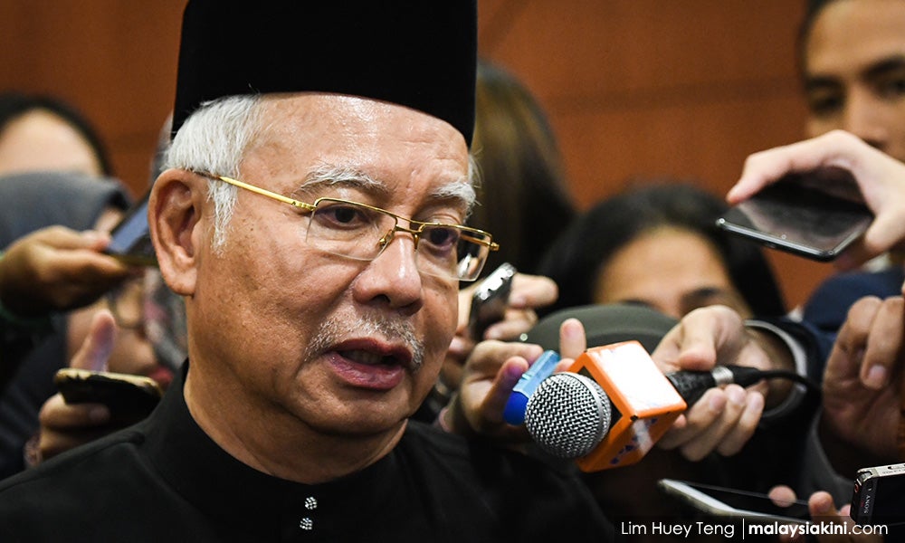 Umno Sec-Gen Labels Najib As 'Baggage' And Says Party Cannot Carry Him Forever - World Of Buzz 1