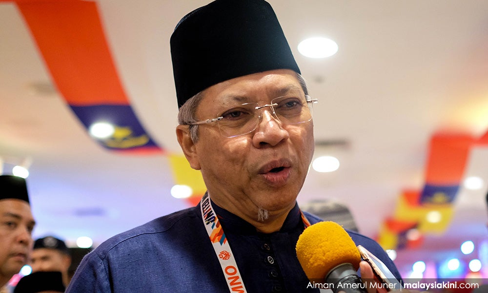 Umno Sec-Gen Labels Najib as 'Baggage' and Says Party Cannot Carry Him Forever - WORLD OF BUZZ