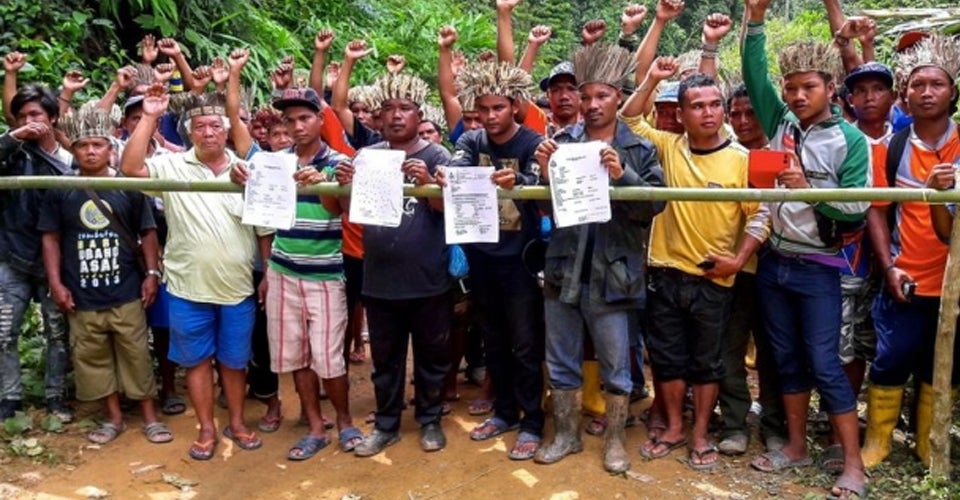 Watch: Orang Asli Blockade In Gua Musang Destroyed By Durian Company - WORLD OF BUZZ