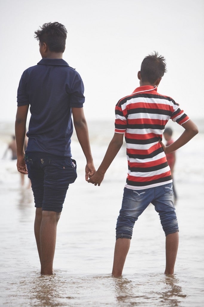 Why Do We Sometime See Men Holding Hands? - WORLD OF BUZZ 5