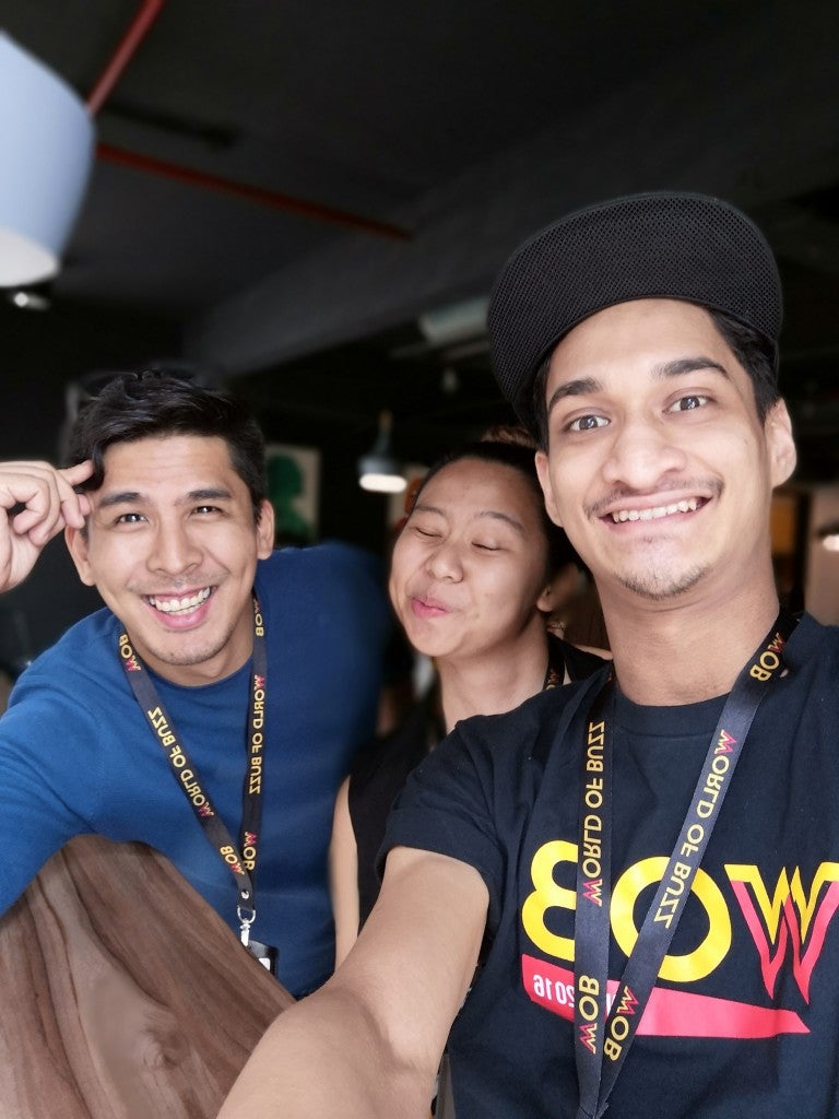 WOB Tries: Taking The Perfect Selfie in These Typical Malaysian Scenarios - WORLD OF BUZZ 2