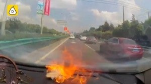 Woman's Iphone Explodes In Her Car After She Replaces It At An Unauthorized Shop - World Of Buzz 2