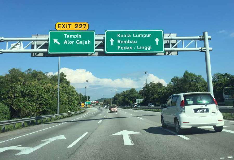 The Real Reason Why M Sian Road Signs Come In Different Colours Numbers And Letters World Of Buzz