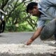 Father Goes Around Filling Up Potholes In Honour Of His Dead Son - World Of Buzz