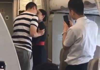 Flight Attendant Gets Fired After Accepting BF's Romantic In-Flight Proposal - WORLD OF BUZZ 1