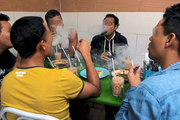 Govt Wants Open-Air Eateries to Be No-Smoking Zones Starting December 2018 - WORLD OF BUZZ 2
