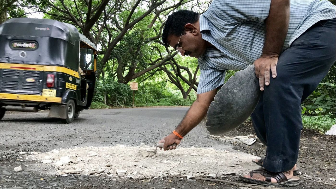 Indian Man Fills Potholes In Honour Of His Dead Son - WORLD OF BUZZ