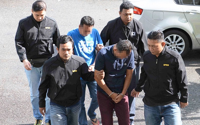Kudos! MACC Arrested Two Kedah PKR Members For Bribery - WORLD OF BUZZ