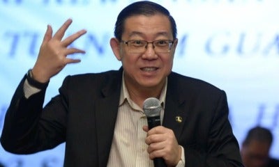 Lim: Restaurants &Amp; Coffee Shops Should Reduce 10% Service Charge Because It'S Too High - World Of Buzz