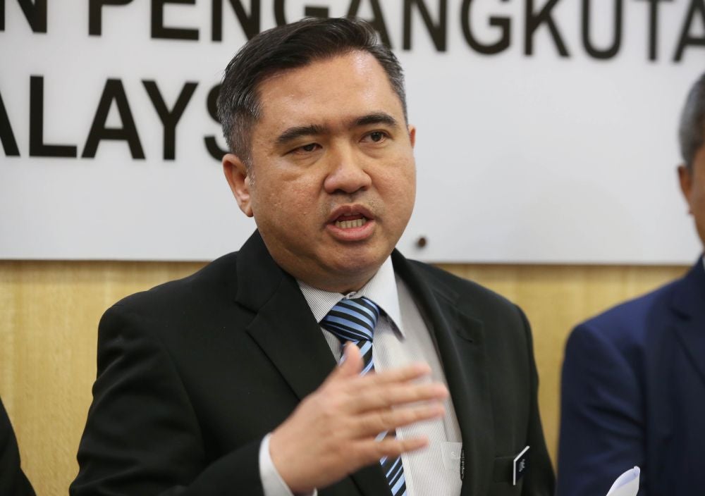 Loke: 14,000 Motorists Given 1 Month to Surrender Their 'Lesen Terbang' to JPJ - WORLD OF BUZZ
