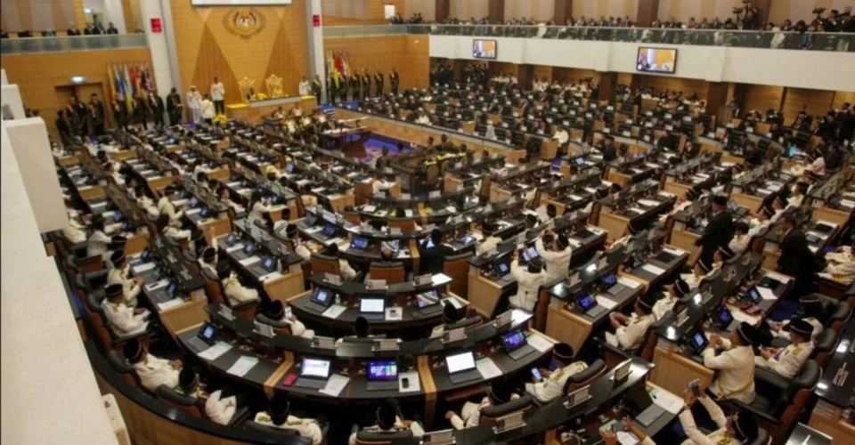 MPs Can Attend Dewan Bahasa BM Courses Starting Jan 2019 to Improve Proficiency - WORLD OF BUZZ