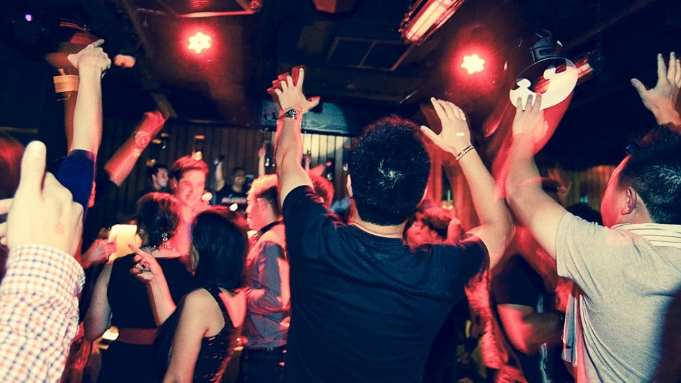 M'sian Uni Student Shares His First Clubbing Experience, Traumatised By Taking Care Of Drunk Friends - World Of Buzz 1