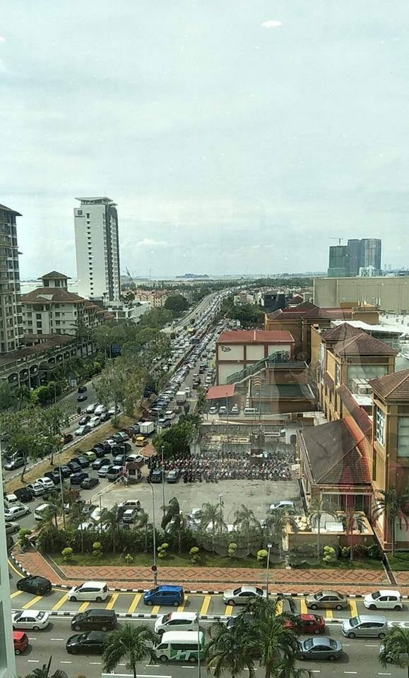 M'sians Experience Massive Congestion During Four-Day Long Weekend At Major Tourist Spots - WORLD OF BUZZ 2