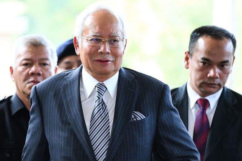 Najib Pulls Out Receipts Proving Saudi King Donated RM415 Million to Him - WORLD OF BUZZ 1