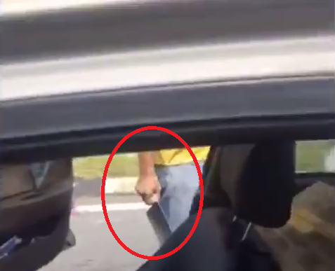Road Bully Uses Parang To Break M'sian Woman's Car Window After She Honked Him - World Of Buzz 3