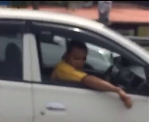 Road Bully Uses Parang To Break M'sian Woman's Car Window After She Honked Him - World Of Buzz 4