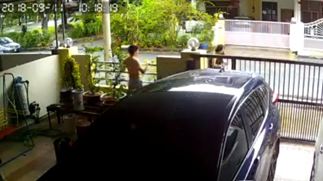 Snatch Thieves Hit and Rob Young Lady in Broad Daylight at Penang Residential Area - WORLD OF BUZZ 1