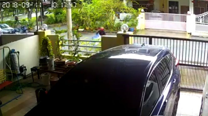 Snatch Thieves Hit And Rob Young Lady In Broad Daylight At Penang Residential Area - World Of Buzz