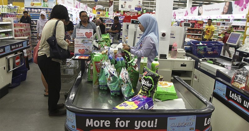 Starting 1 Jan 2019, Minimum Wage Will Be Increased To Rm1,050 Per Month - World Of Buzz