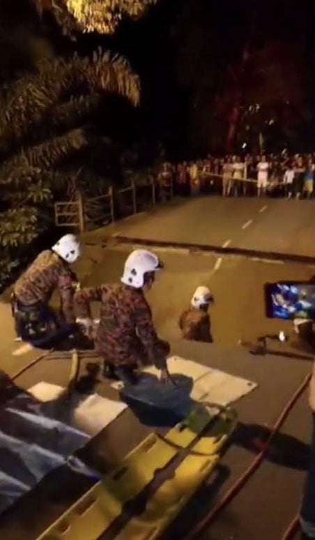 Two M'sian Teens Found Dead in Rubble After Bridge Shockingly Collapsed - WORLD OF BUZZ 1