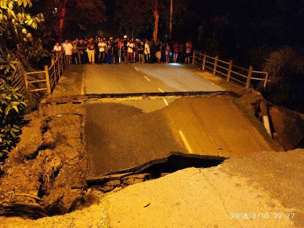 Two M'sian Teens Found Dead in Rubble After Bridge Shockingly Collapsed - WORLD OF BUZZ 4