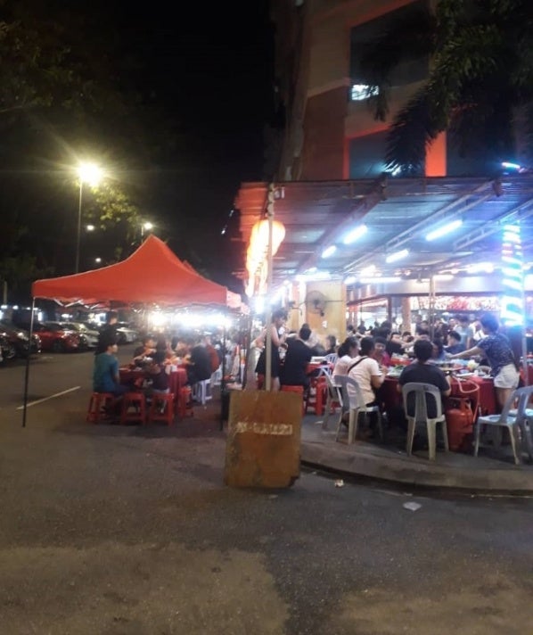 Two Popular Kepong Hotpot Restaurants Slapped with Fines for Occupying 10 Empty Parking Lots - WORLD OF BUZZ 2