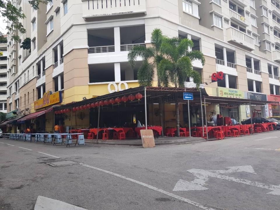 Two Popular Kepong Hotpot Restaurants Slapped With Fines For Occupying 10 Empty Parking Lots - World Of Buzz