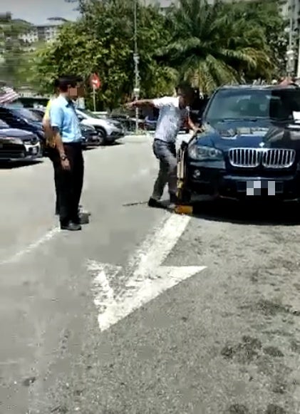Viral Video Shows BMW Driver Who Parked Illegally in Taman Desa Destroying Car Clamp - WORLD OF BUZZ