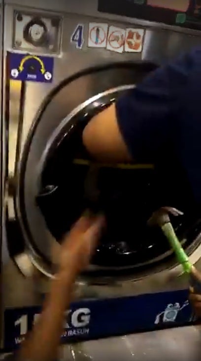3yo Boy Gets Trapped Inside Washing Machine At Laundrette in Rawang - WORLD OF BUZZ 4