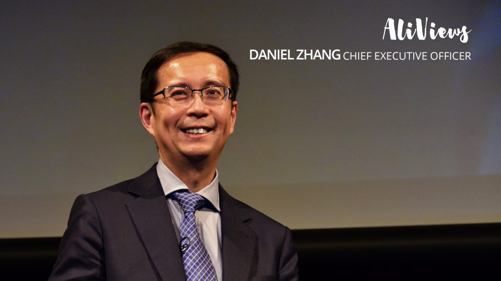 Daniel Zhang aliviews new