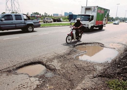 Companies Can Be Fined RM100,000 For Causing Potholes and Damages on Roads - WORLD OF BUZZ 2