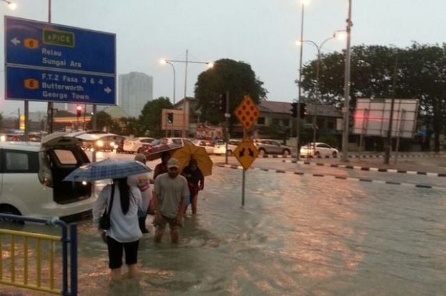 Disaster Control Warning: Flash Floods Caused by Tides Nearly 5m High to Hit Various Parts of M'sia - WORLD OF BUZZ