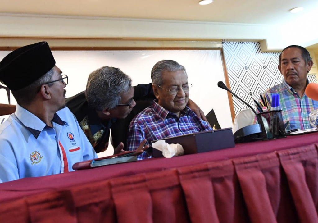 Dr M To Rude Cabbies: If You Don't Want Me To Be PM, Today I Resign - WORLD OF BUZZ 5