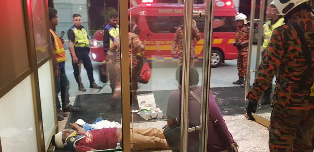Foreign Worker Falls 12 Metres & Suffers Head Injuries After Ceiling of Hilton KL Collapses - WORLD OF BUZZ 12