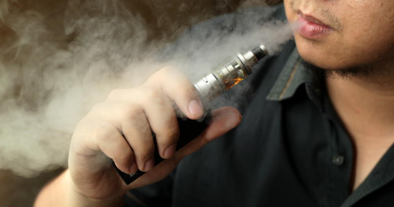 Minister: No Law Against Vaping in Open-Air Eateries But ...