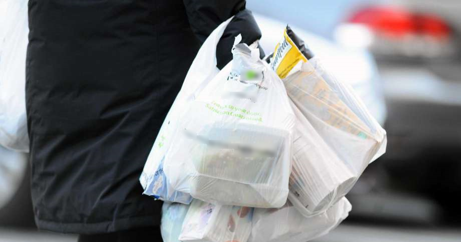 Govt Wants State Council to Charge Supermarkets & Restaurants For Using Plastic Bags, Starting 2019 - WORLD OF BUZZ