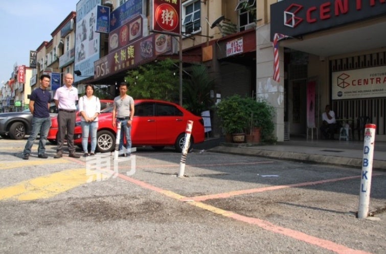Kepong MP: Businesses Who Block Reserved Parking Bays After Hours Can Be Fined RM500 - WORLD OF BUZZ 1