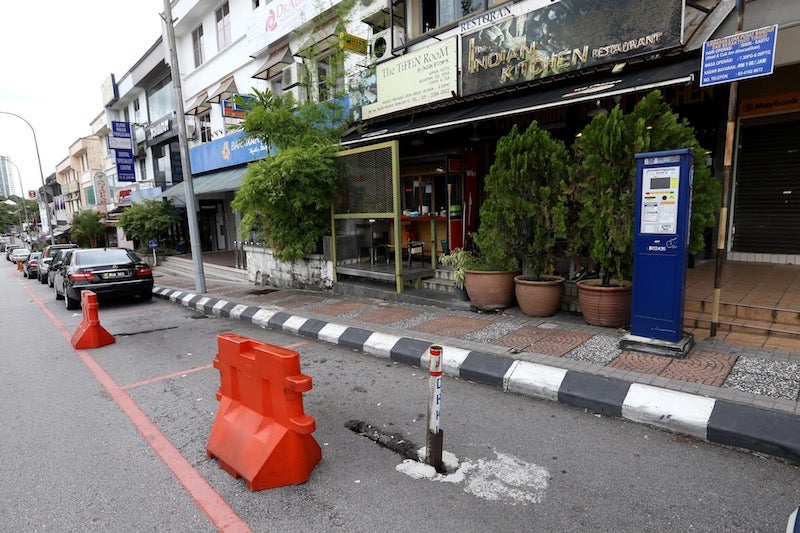 Kepong MP: Businesses Who Block Reserved Parking Bays After Hours Can Be Fined RM500 - WORLD OF BUZZ 3