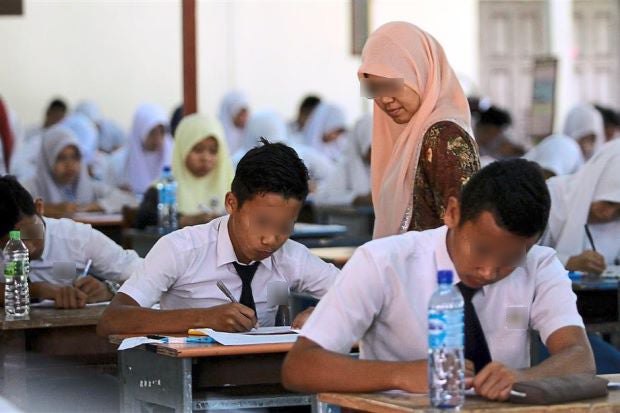 Moh: 10% Of M'sia Secondary School Students Want To Commit Suicide - World Of Buzz